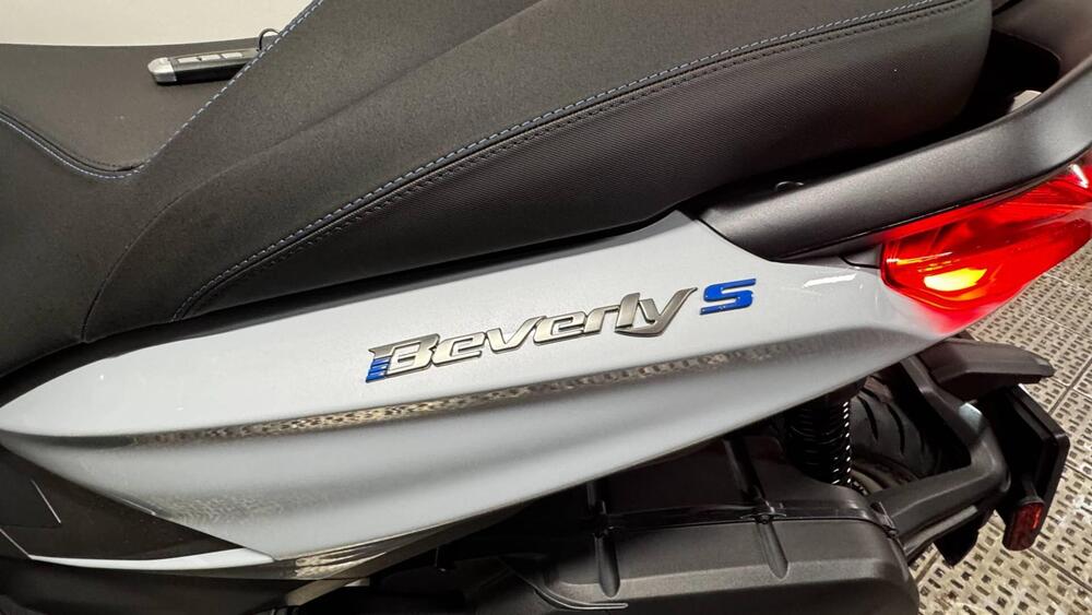 Piaggio Beverly 400 S (2025) (4)
