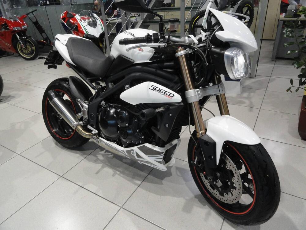 Triumph Speed Triple 1050 (2011 - 13) (2)