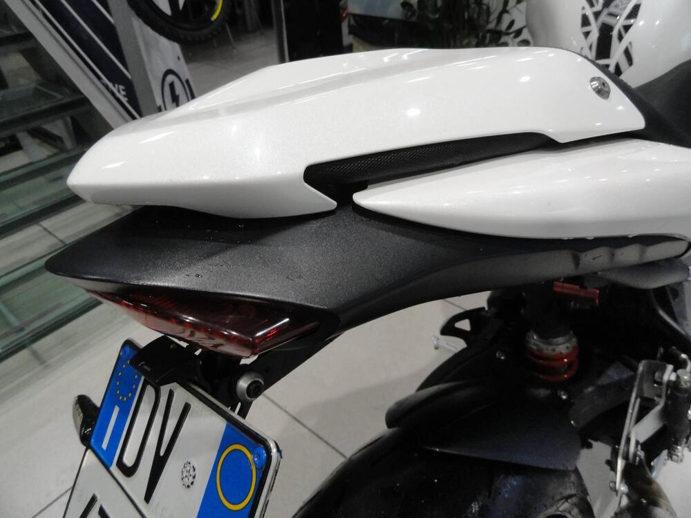 Triumph Speed Triple 1050 (2011 - 13) (8)