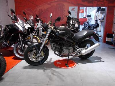 Ducati Monster 900 Dark I.E. (1999 - 02) usata