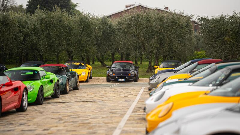 Lotus Elise S1: il raduno di ben 40 esemplari a Lazise (VR)