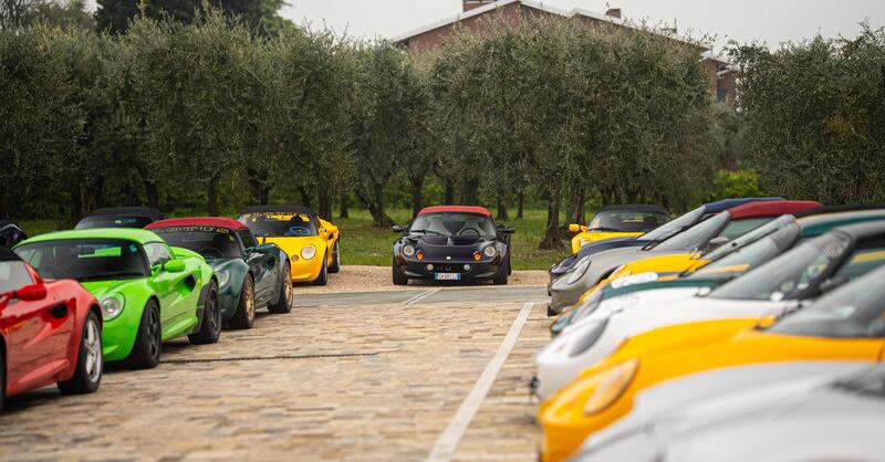 Lotus Elise S1: il raduno di ben 40 esemplari a Lazise (VR)