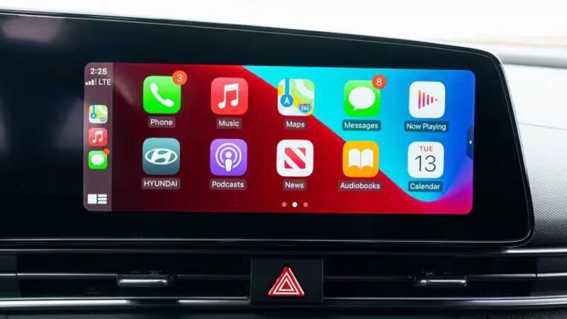 iOS 18.4.1 risolve i problemi di CarPlay: Apple vuole tornare davanti ad Android Auto