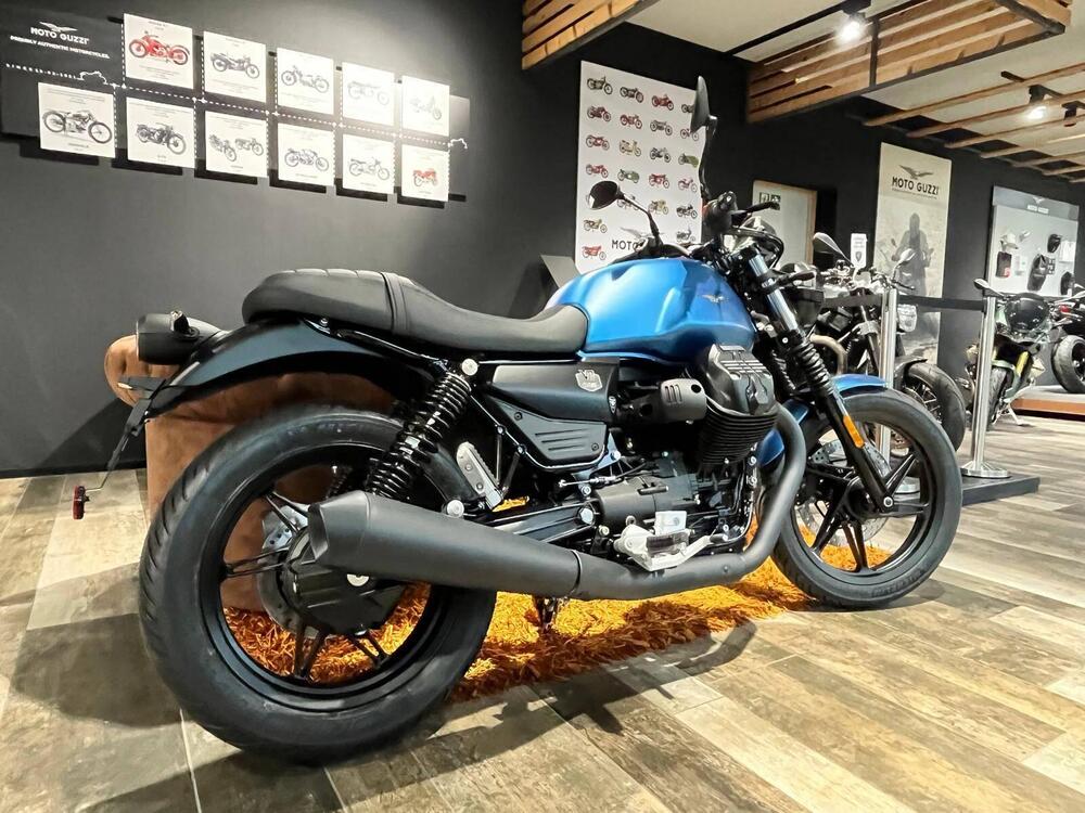 Moto Guzzi V7 Stone (2025) (4)