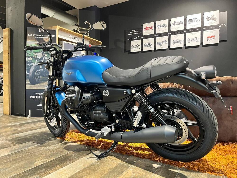 Moto Guzzi V7 Stone (2025) (5)