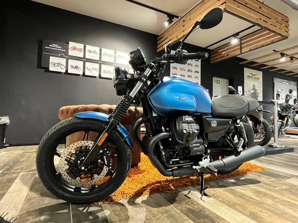 Moto Guzzi V7 Stone (2025) (3)