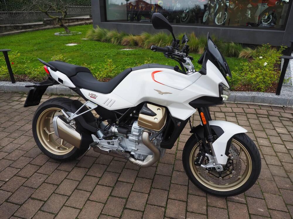 Moto Guzzi V100 Mandello (2022 - 24)