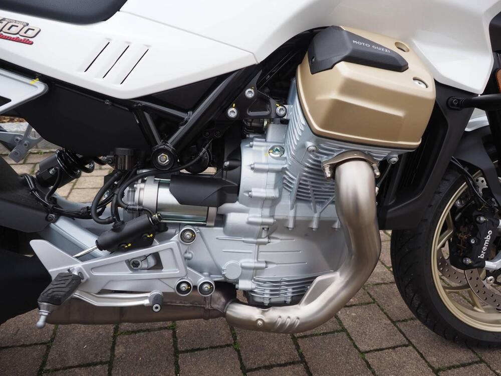 Moto Guzzi V100 Mandello (2022 - 24) (2)