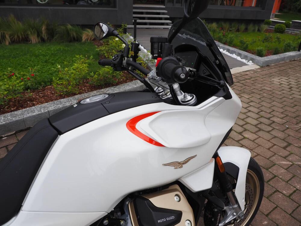 Moto Guzzi V100 Mandello (2022 - 24) (5)