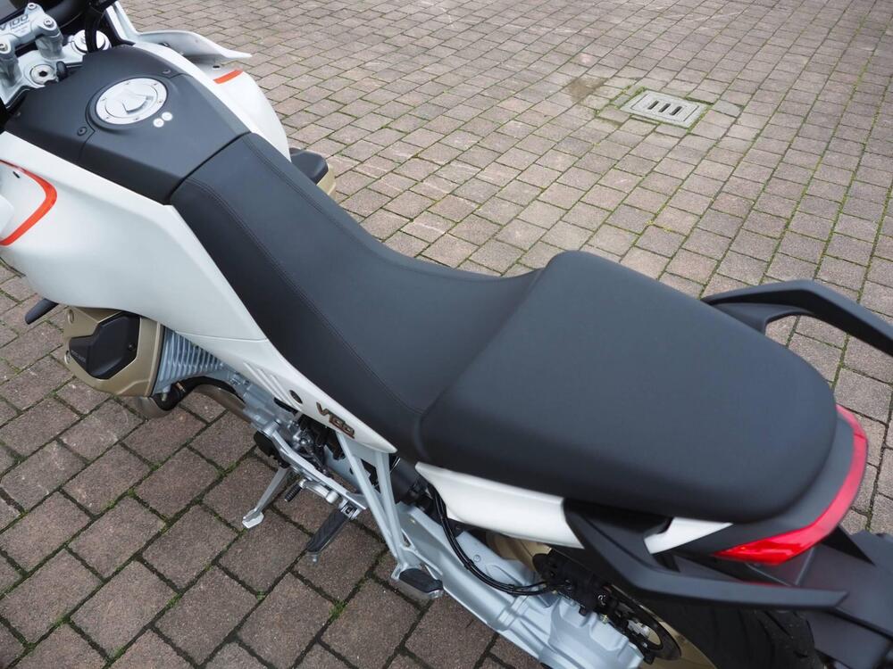 Moto Guzzi V100 Mandello (2022 - 24) (8)