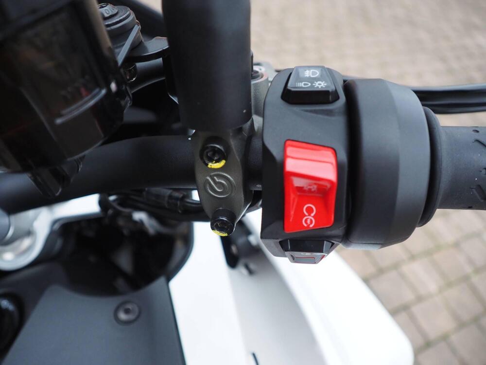 Moto Guzzi V100 Mandello (2022 - 24) (10)