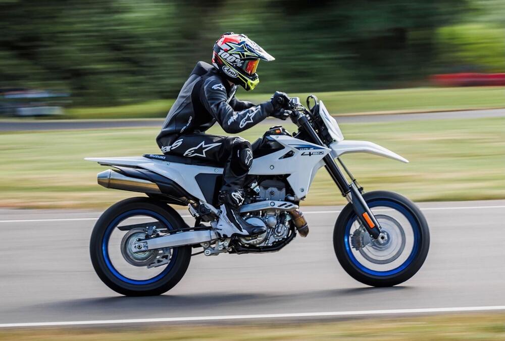 Suzuki DR-Z4SM (2025) (11)