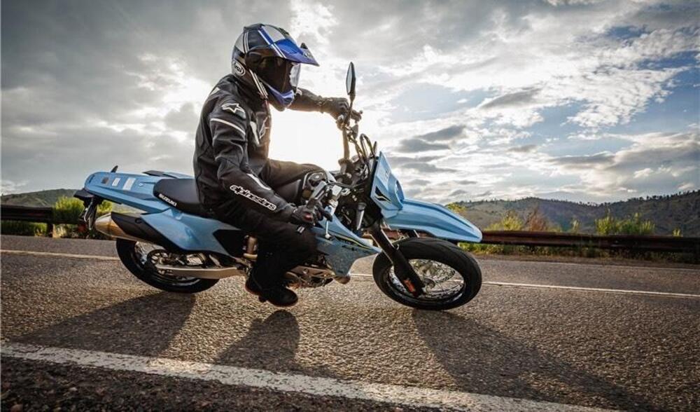 Suzuki DR-Z4SM (2025) (10)