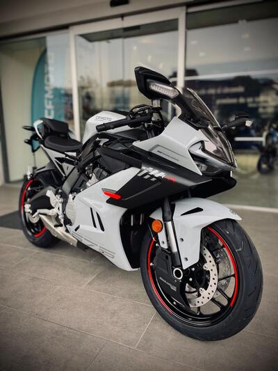 CFMOTO 675SR-R (2025) nuova
