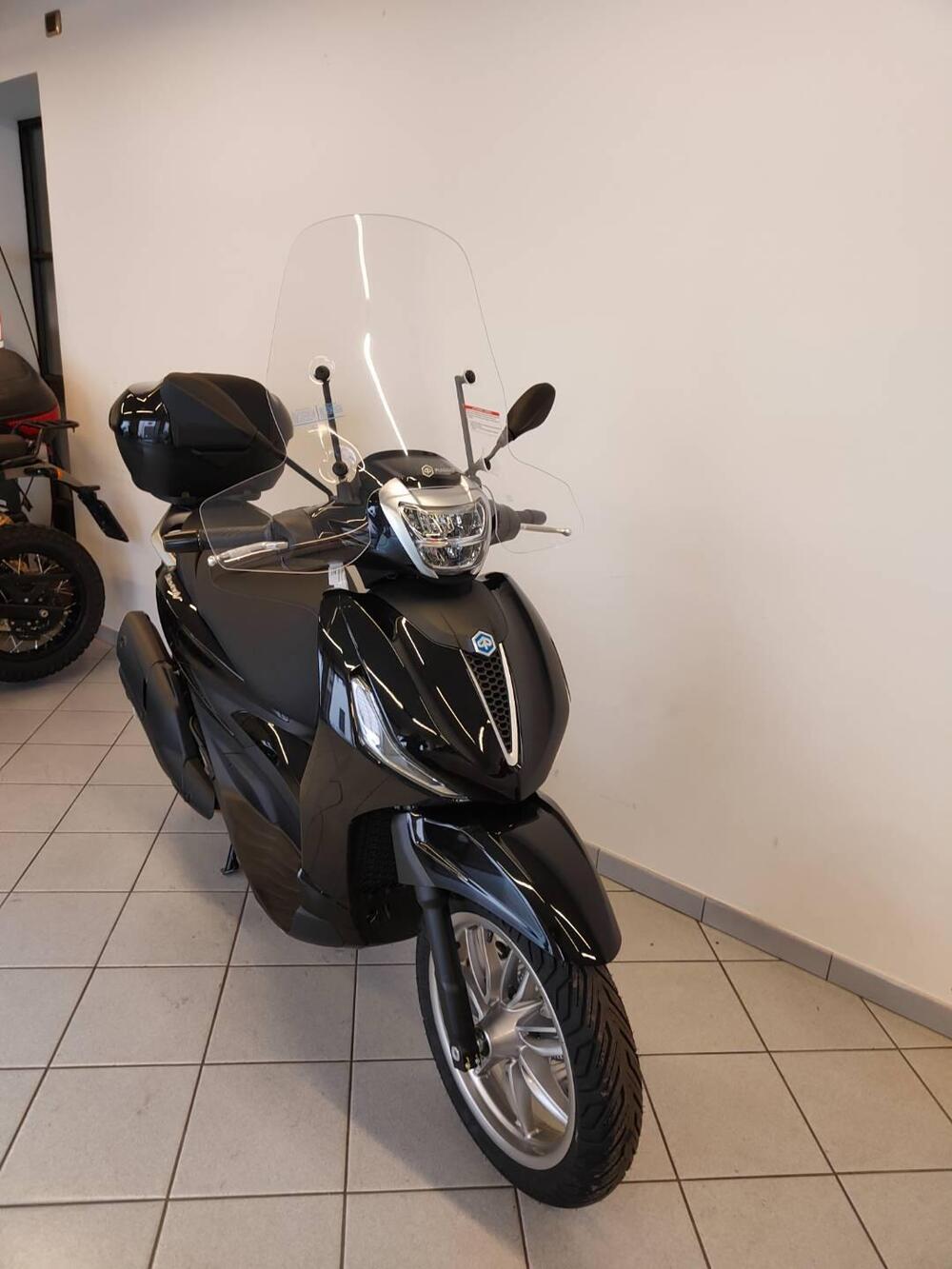 Piaggio Beverly 400 (2025) (2)