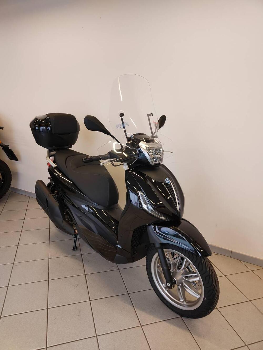 Piaggio Beverly 400 (2025) (4)