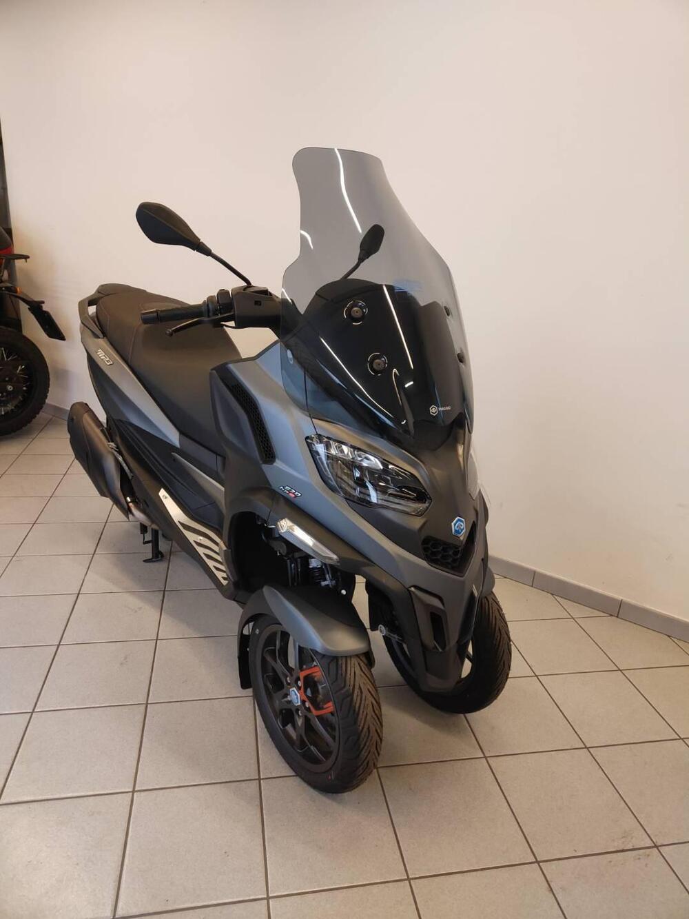 Piaggio MP3 530 Hpe Exclusive (2025) (3)