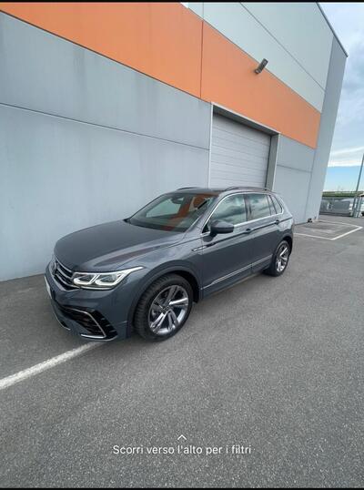 Volkswagen Tiguan 2.0 TDI 150 CV SCR DSG 4MOTION R-Line del 2021 usata a Caldiero