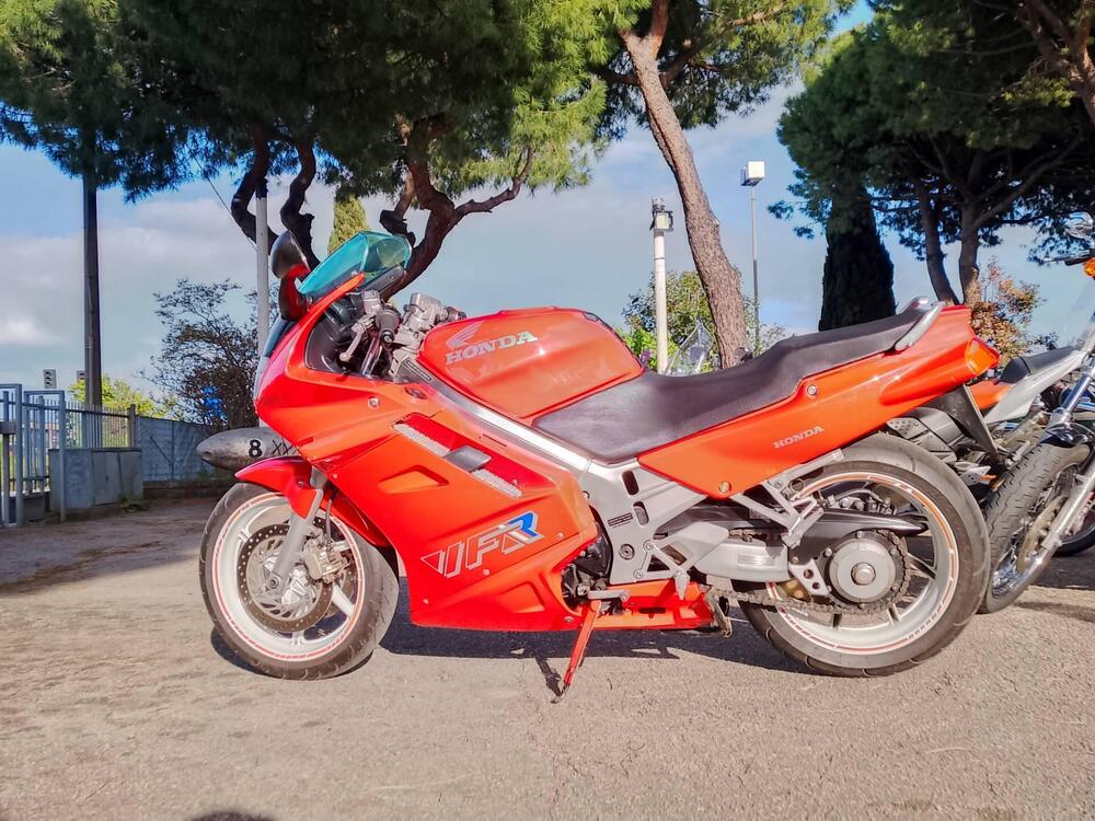 Honda vFR 750 F (6)