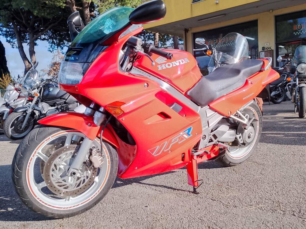 Honda vFR 750 F (7)