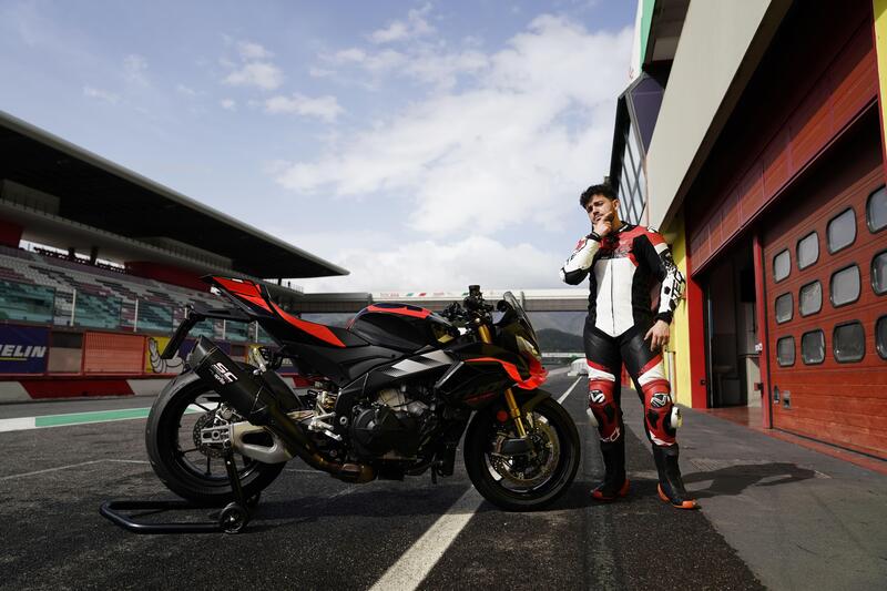 Aprilia Tuono V4 Factory 2025: il test al Mugello, pro e contro [VIDEO E GALLERY]