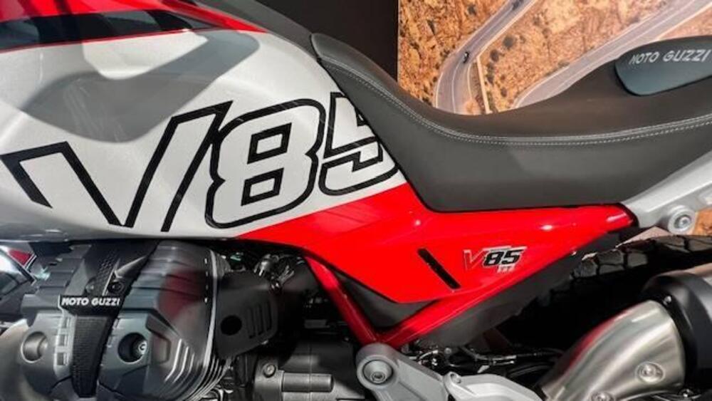 Moto Guzzi V85 TT (2024 - 25) (4)