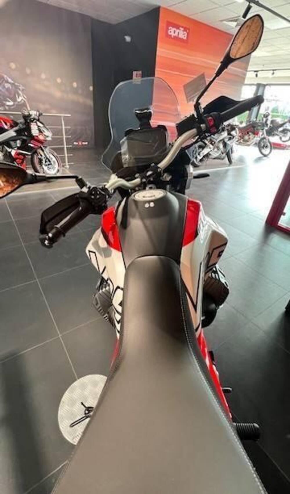 Moto Guzzi V85 TT (2024 - 25) (5)