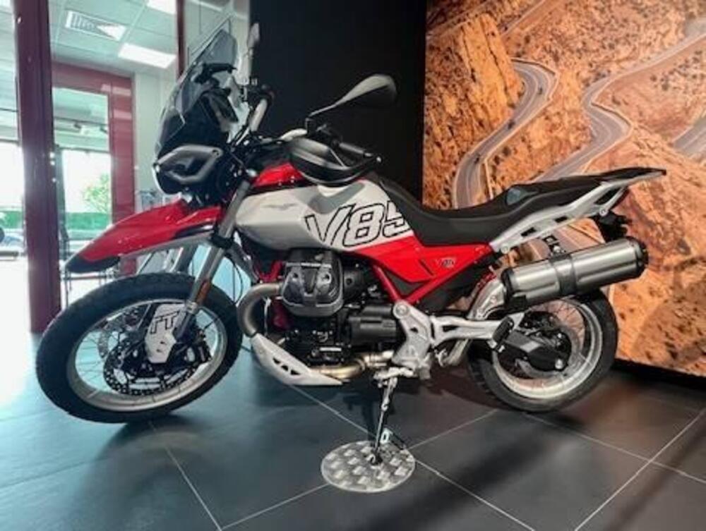 Moto Guzzi V85 TT (2024 - 25) (2)