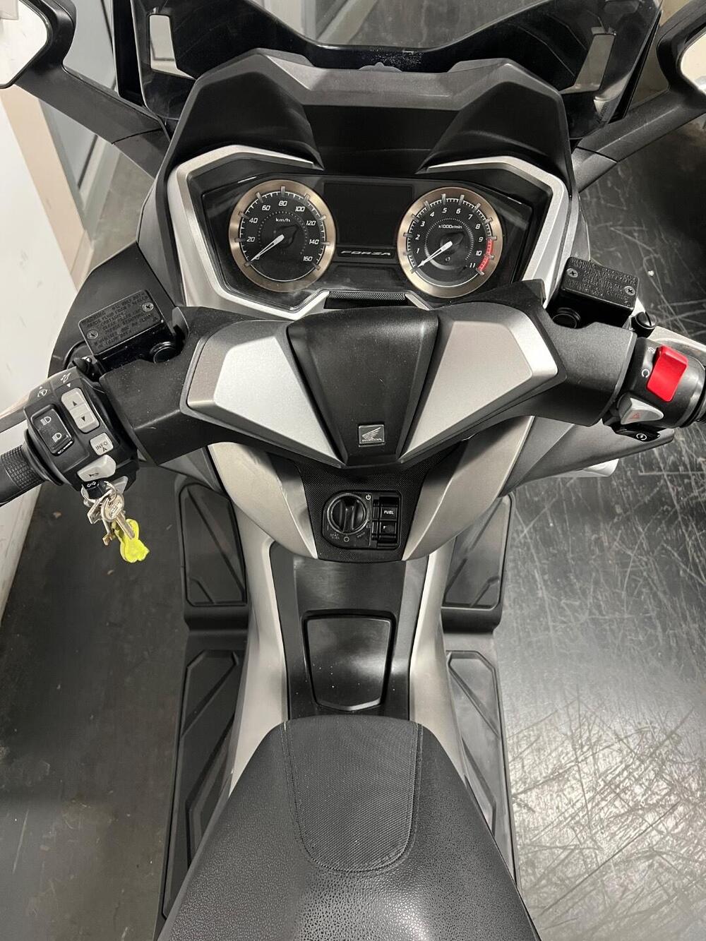 Honda Forza 350 (2022 - 24) (8)