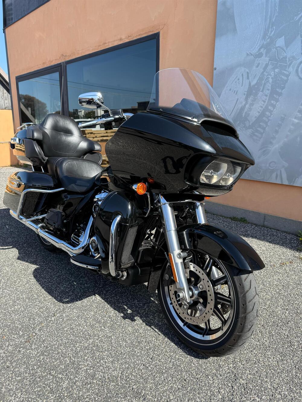 Harley-Davidson 114 Road Glide Ultra (2019) - FLTRXU (7)