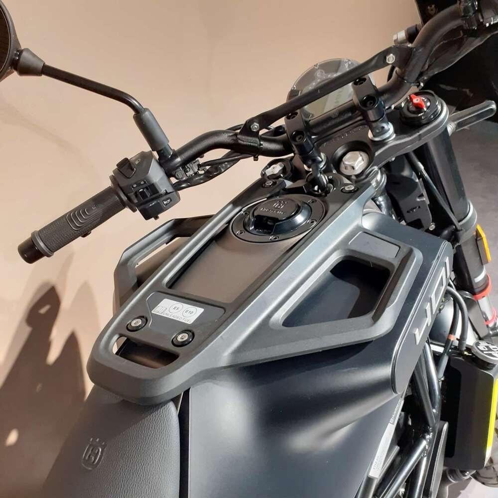 Husqvarna Svartpilen 401 (2021 - 23) (4)