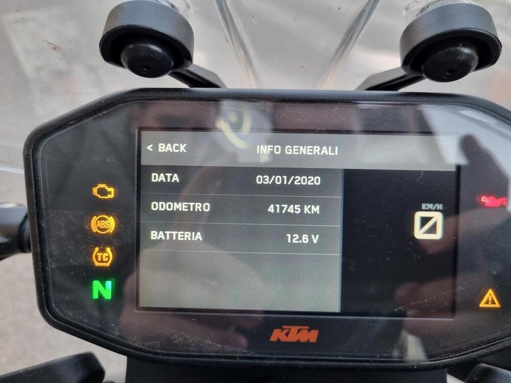 KTM 890 Duke R (2020) (11)