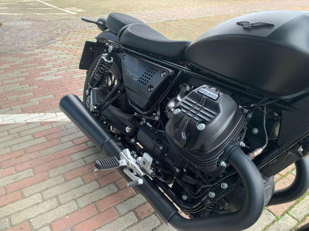 Moto Guzzi V9 Bobber (2021 - 25) (8)