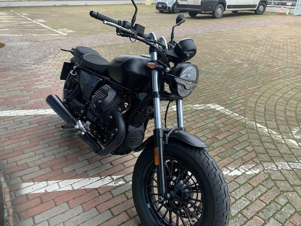 Moto Guzzi V9 Bobber (2021 - 25) (6)