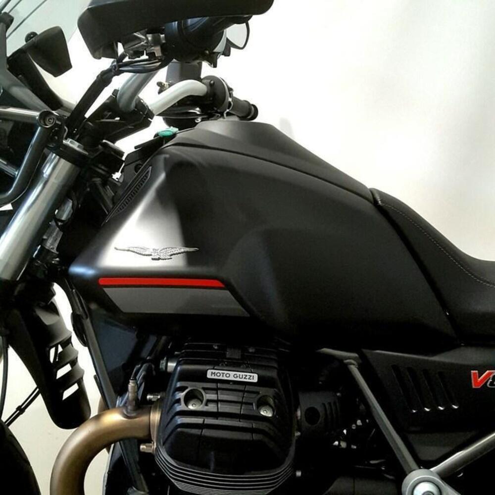 Moto Guzzi V85 TT (2021 - 23) (9)