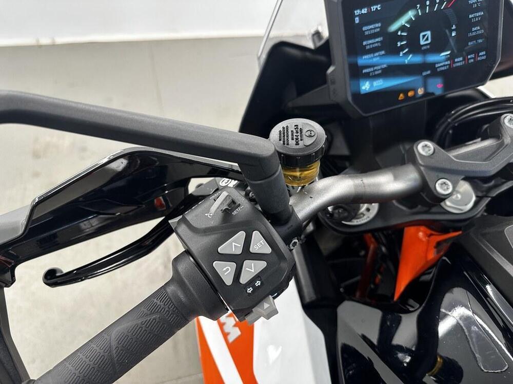 KTM 1290 Super Duke R (2020) (12)