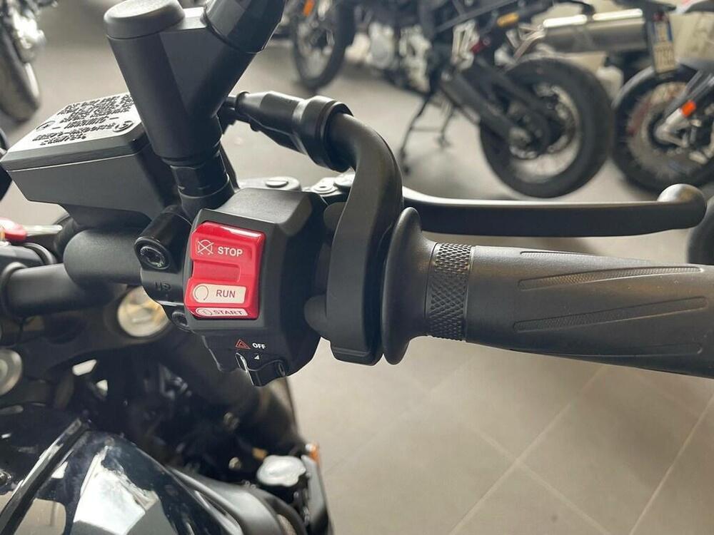 Yamaha XSR 700 (2022 - 26) (4)