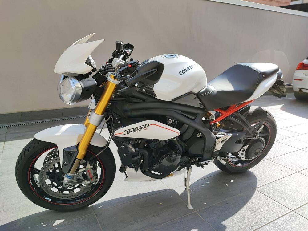 Triumph Speed Triple 1050 R ABS (2011 - 15) (2)