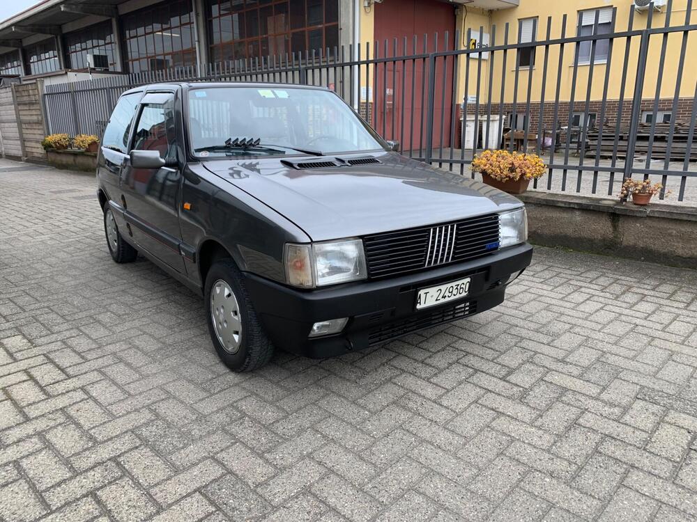 Fiat Uno 60 d'epoca a Milano (19)