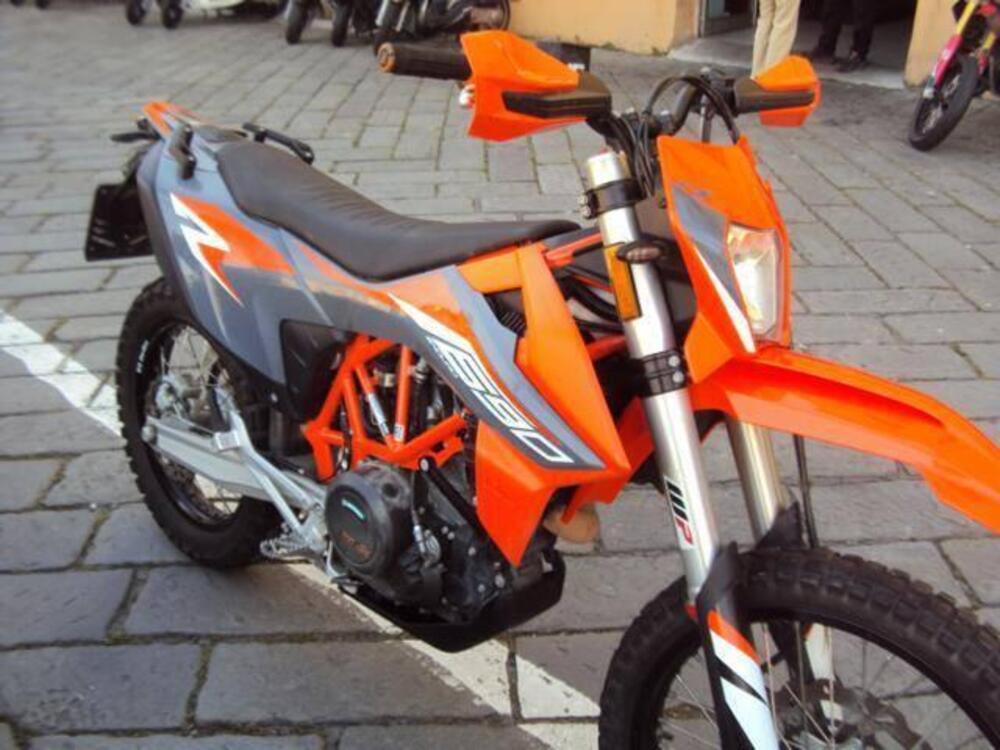 KTM 690 Enduro R (2021) (3)