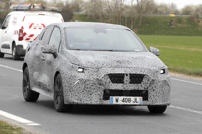 Renault Clio: avvistata la sesta generazione, sempre Full Hybrid [Foto Spia]