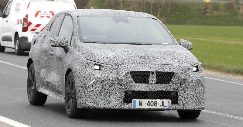 Renault Clio: avvistata la sesta generazione, sempre Full Hybrid [Foto Spia]