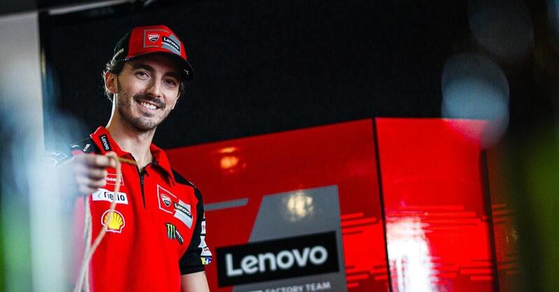 MotoGP 2025. Pecco Bagnaia: &quot;L&#039;anno scorso ho perso il titolo regalando punti. Marc Marquez? &Egrave; bello vedere quanto pu&ograve; essere buono il nostro rapporto&quot; 