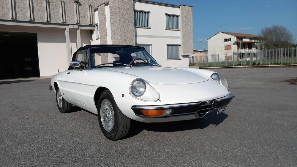 Alfa Romeo Spider 2.0 veloce d'epoca a Mantova (2)