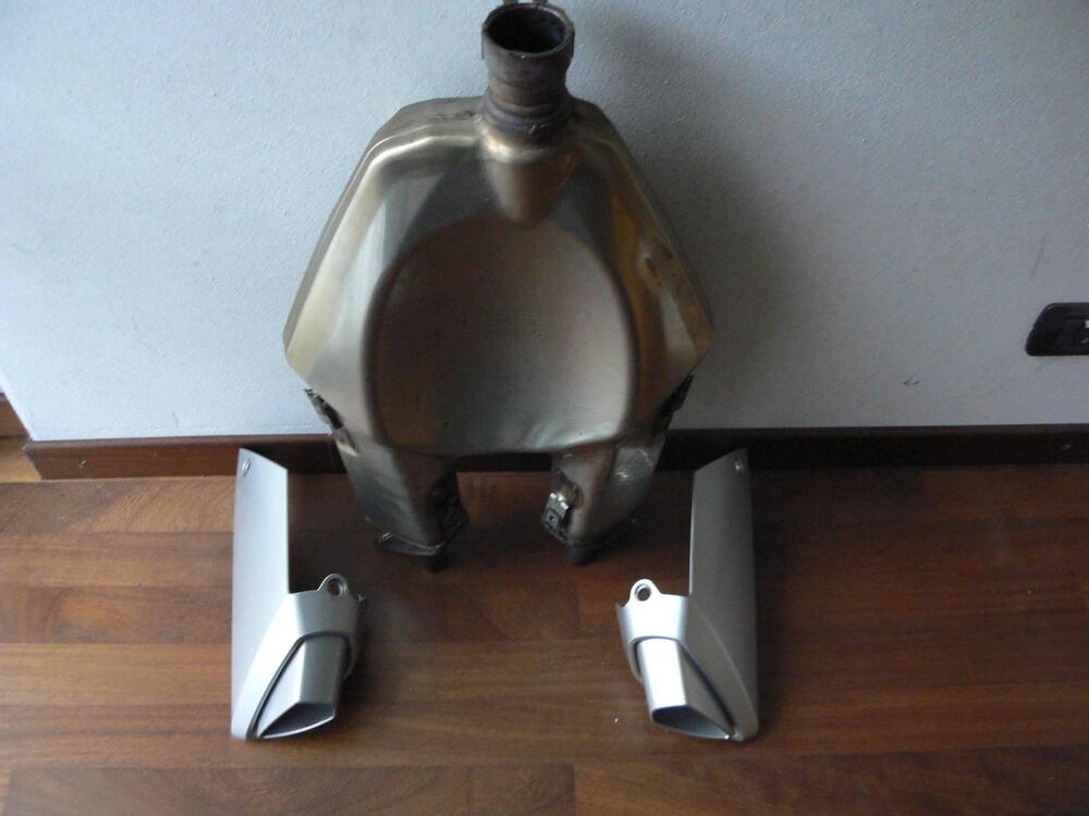 Scarico e terminali Aprilia Shiver SL (3)