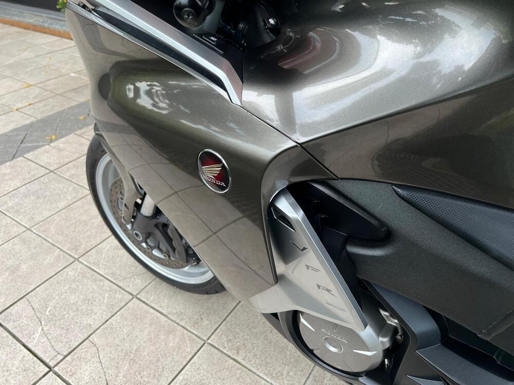 Honda VFR 1200 F DCT ABS (2010 - 16) (9)