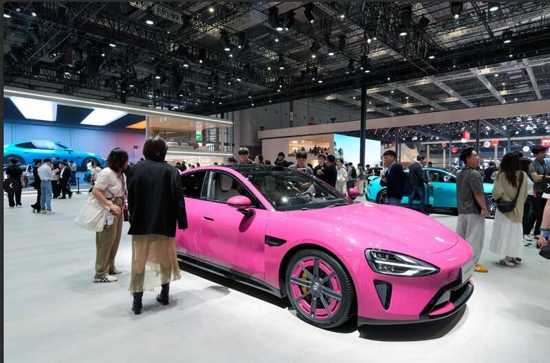 Xiaomi SU7, i colori forti dominano le auto della Casa cinese