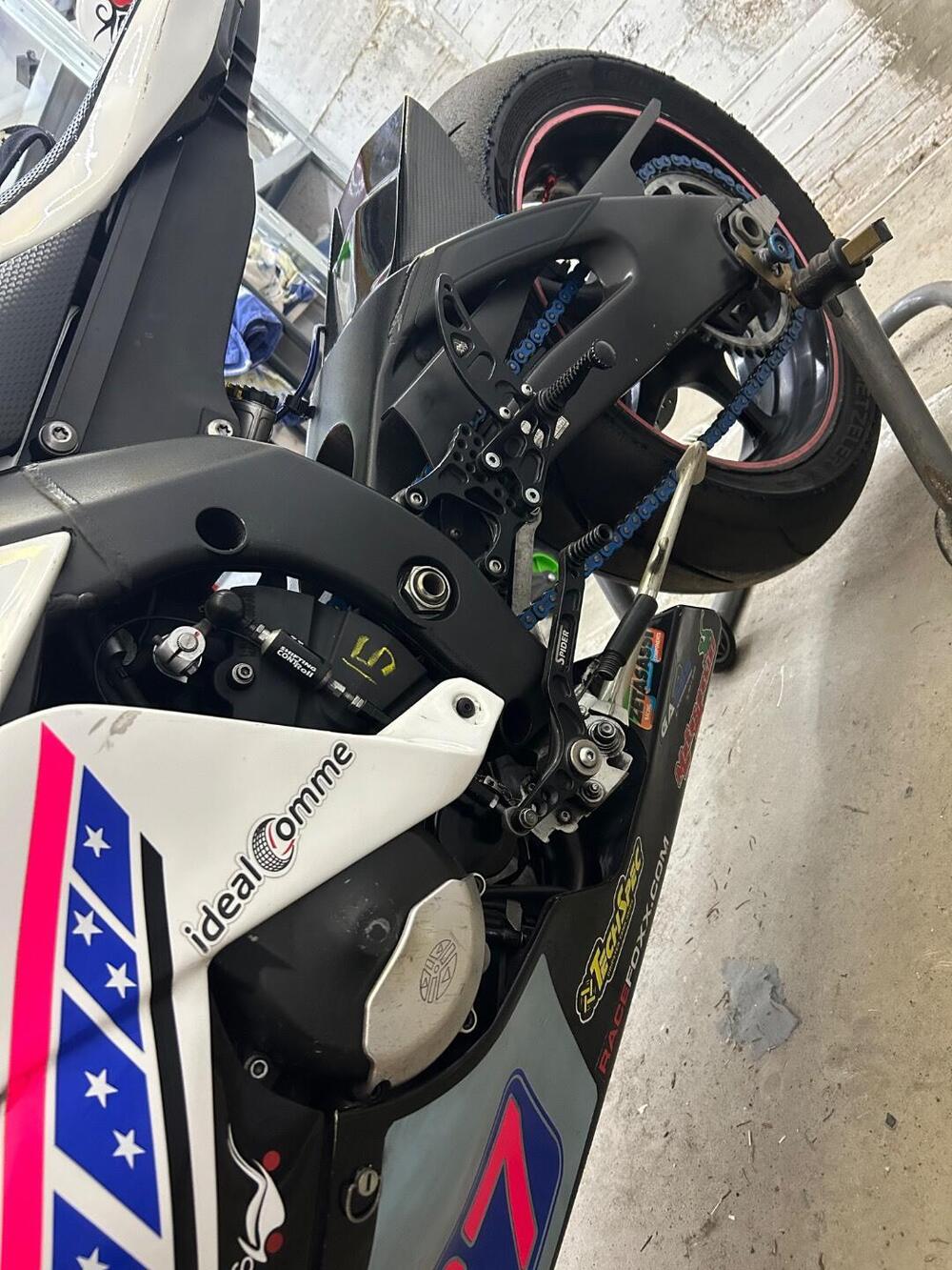 Yamaha YZF R6 (2008 - 09) (3)