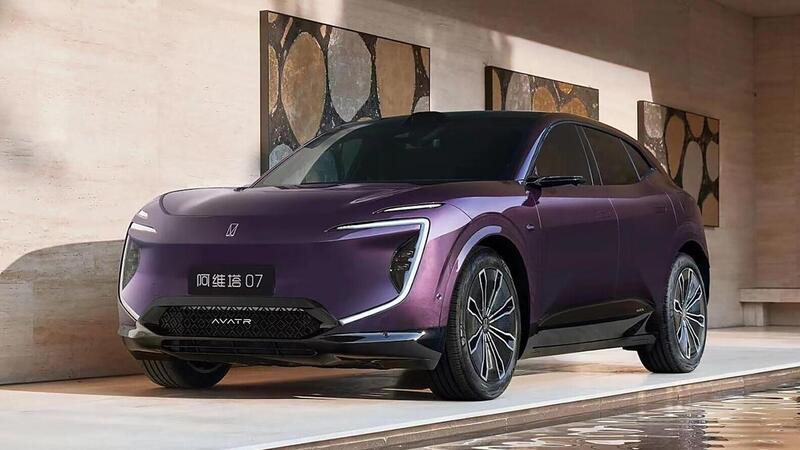 Gli 007 inglesi hanno bannato le auto cinesi dalle loro basi