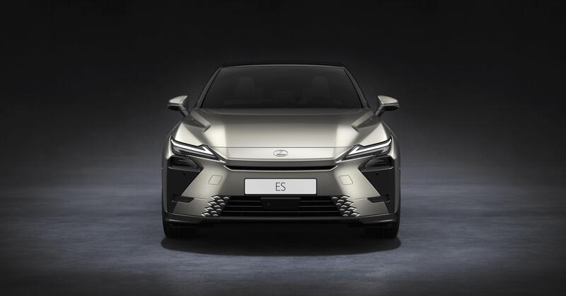 Lexus: arriva la nuova ES, ibrida ed elettrica, dal 2026